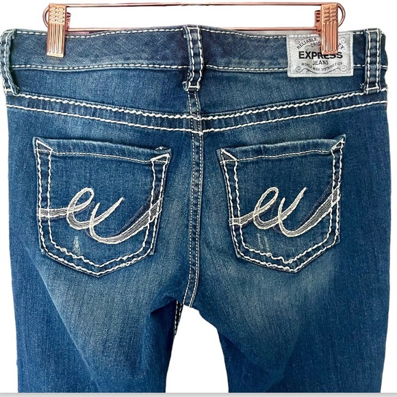 Express Jeans Barely Boot Low Rise Jeans; Factory Distressed Dark Wash; Size 6R - Picture 4 of 6